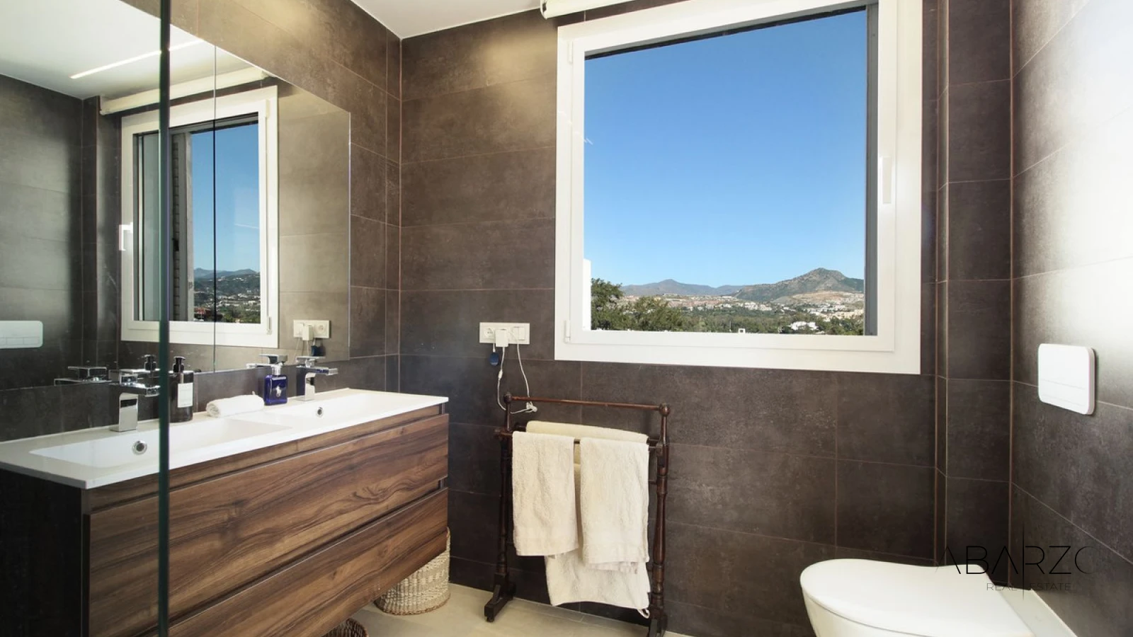 Apartamento de esquina reformado con vistas al mar, al golf y a La Concha en Guadalmina Alta, Marbella — interior, Guadalmina Alta, San Pedro de Alcántara (13 of 23)