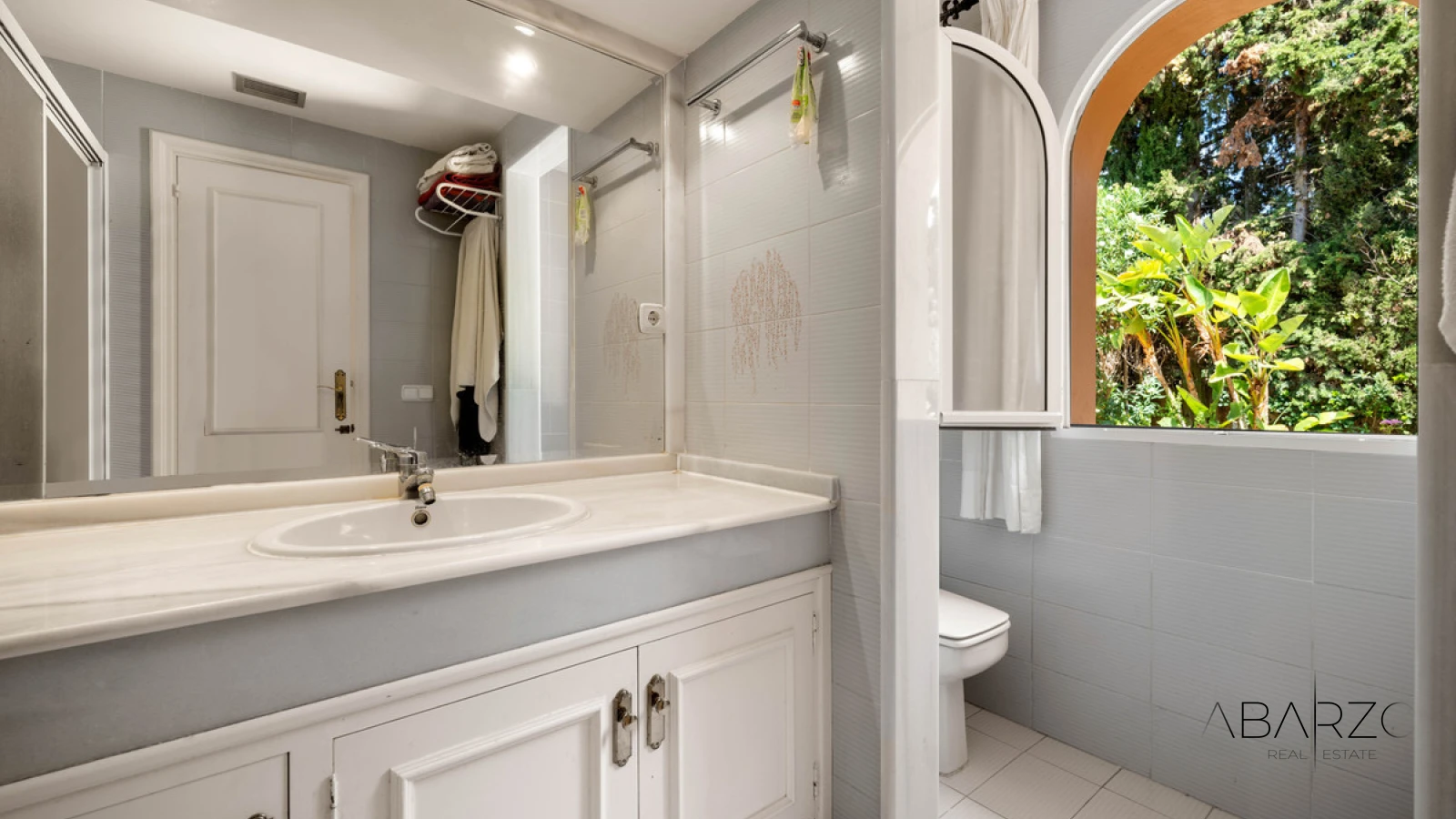 Villa for sale in Elviria with panoramic Mediterranean sea views — interior, Marbella East, Marbella (22 of 49)