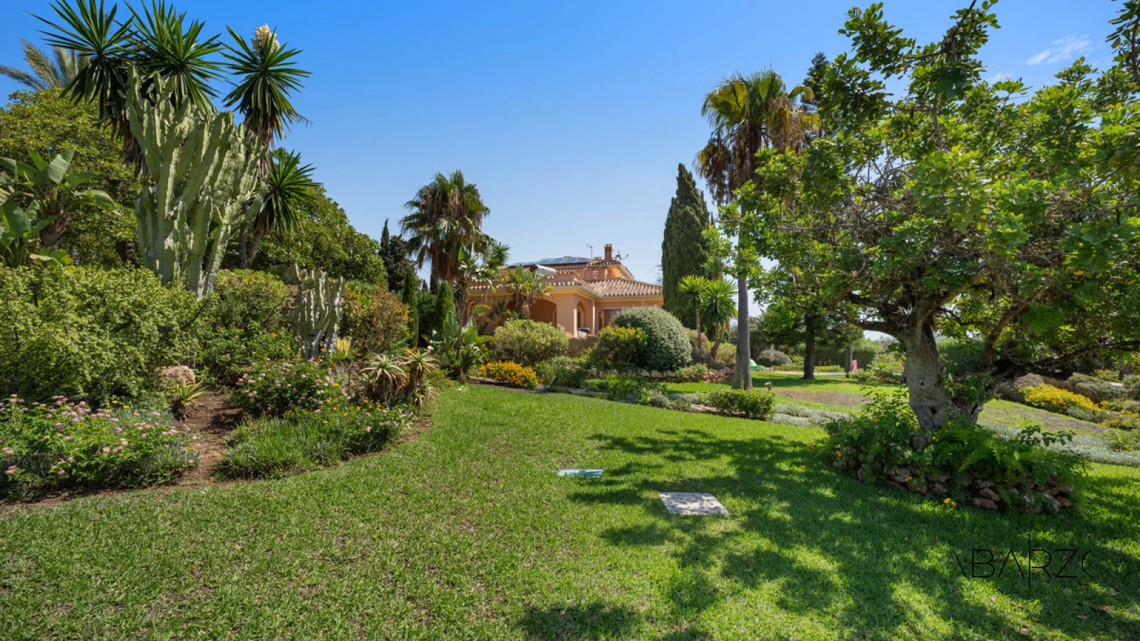 Villa for sale in Elviria with panoramic Mediterranean sea views — interior, Marbella East, Marbella (37 of 49)