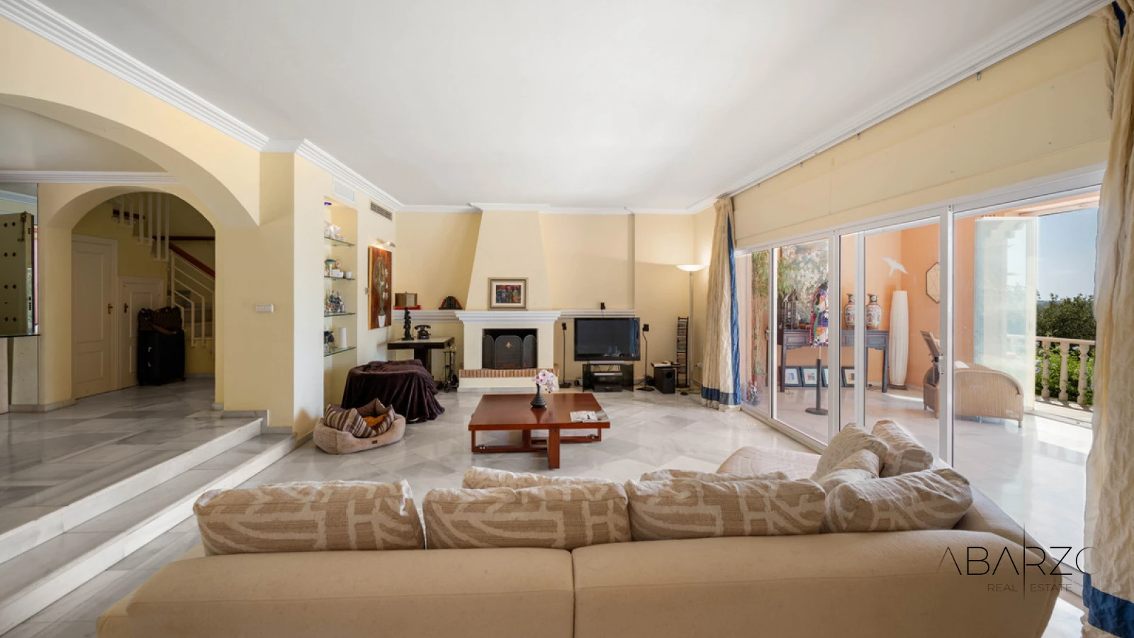 Villa for sale in Elviria with panoramic Mediterranean sea views — interior, Marbella East, Marbella (11 of 49)