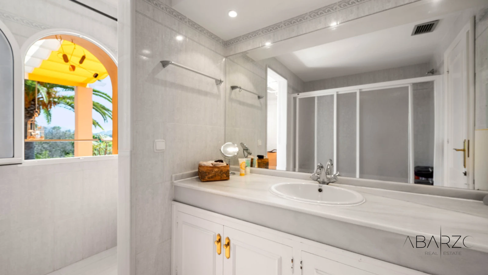 Villa for sale in Elviria with panoramic Mediterranean sea views — interior, Marbella East, Marbella (23 of 49)