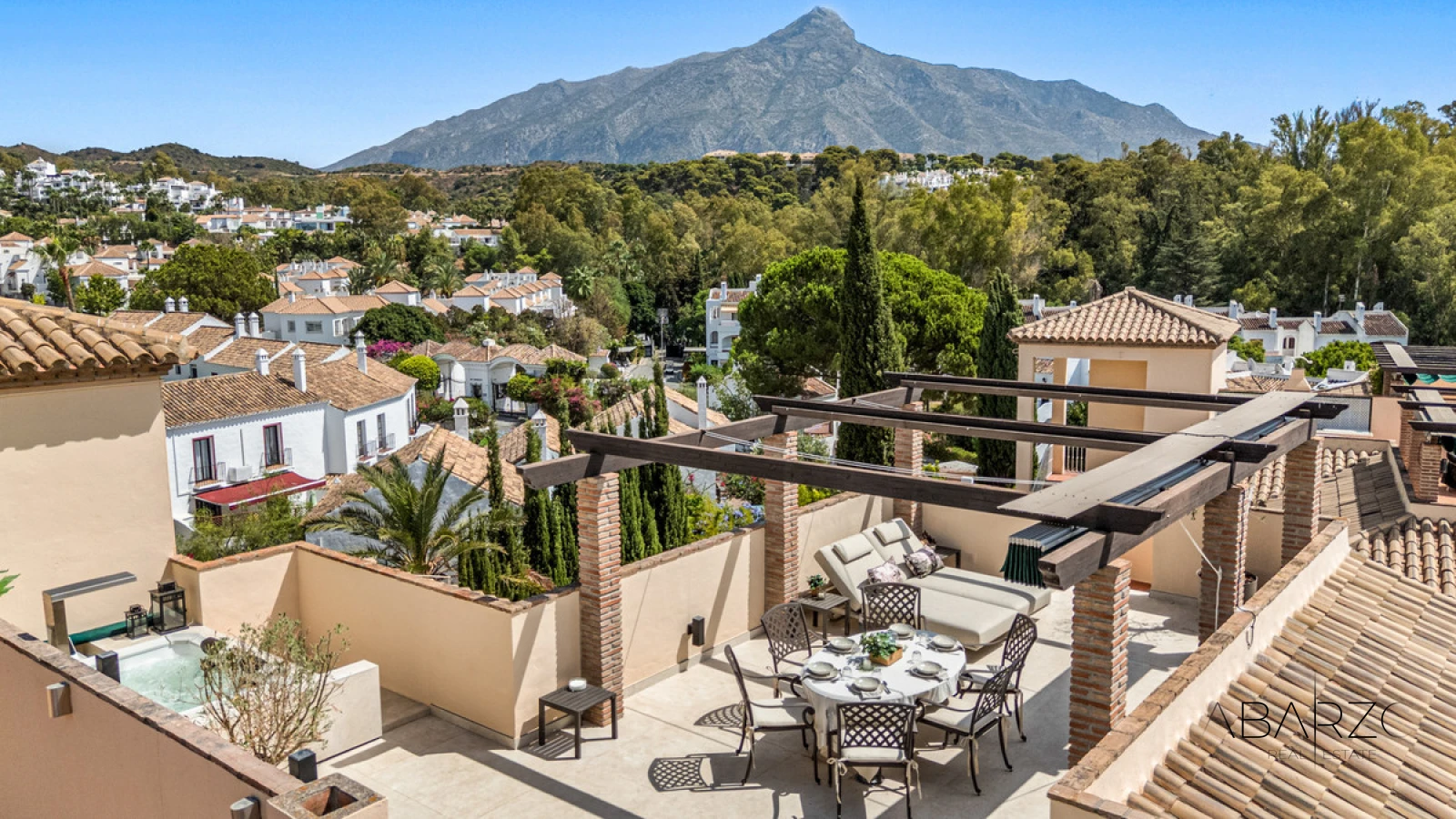 Renovated penthouse duplex with sea views in Nueva Andalucía, Marbella — luxury property for sale in Nueva Andalucía, Marbella