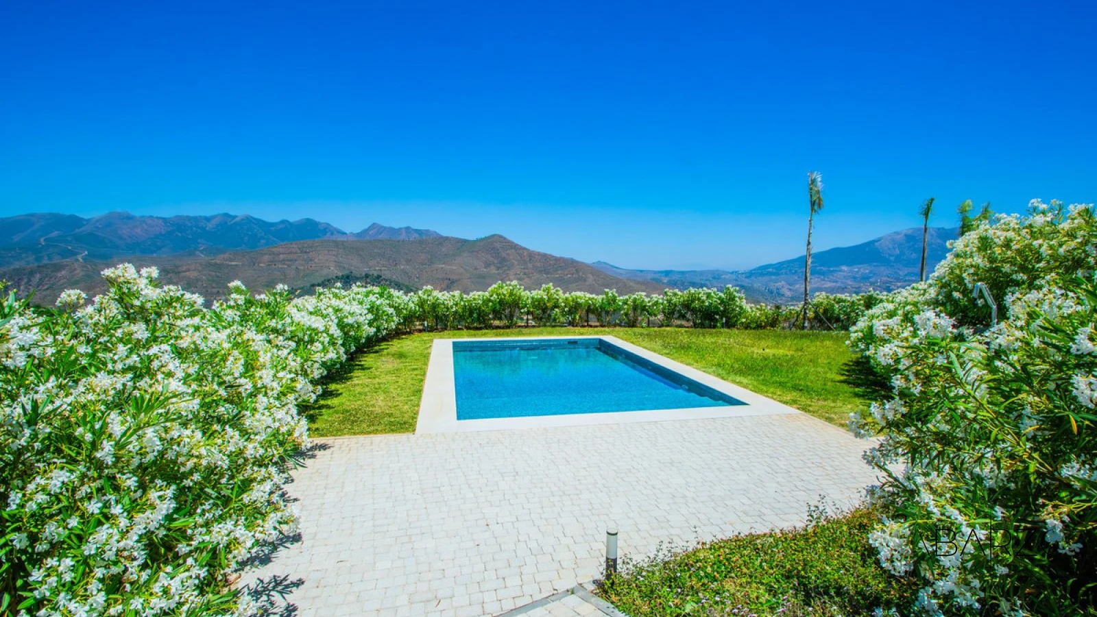 Casa moderna en La Mairena con vistas panorámicas y gran parcela — interior, Marbella East, Marbella (34 of 47)