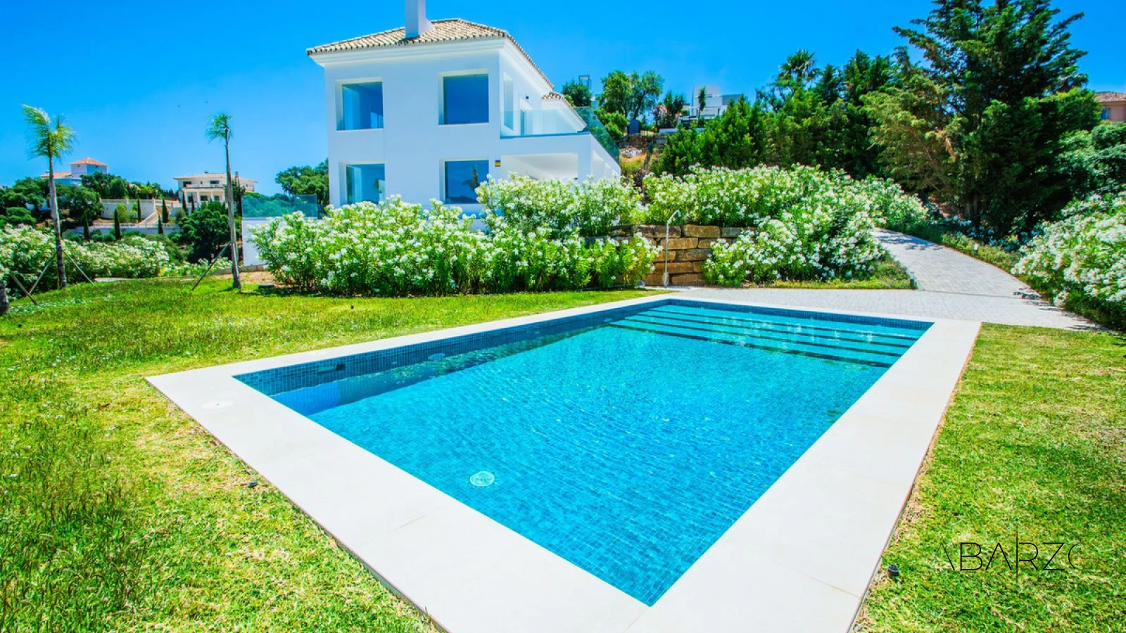 Casa moderna en La Mairena con vistas panorámicas y gran parcela — luxury property for sale in Marbella East, Marbella