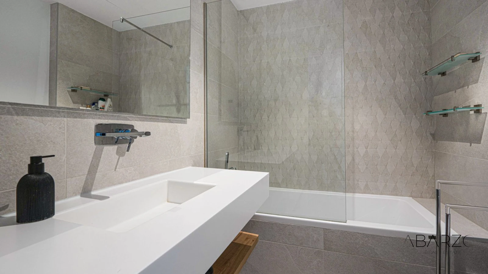 Duplex Apartment with Terraces and Resort Facilities in Cabopino, Marbella — interior, Marbella East, Marbella (21 of 47)
