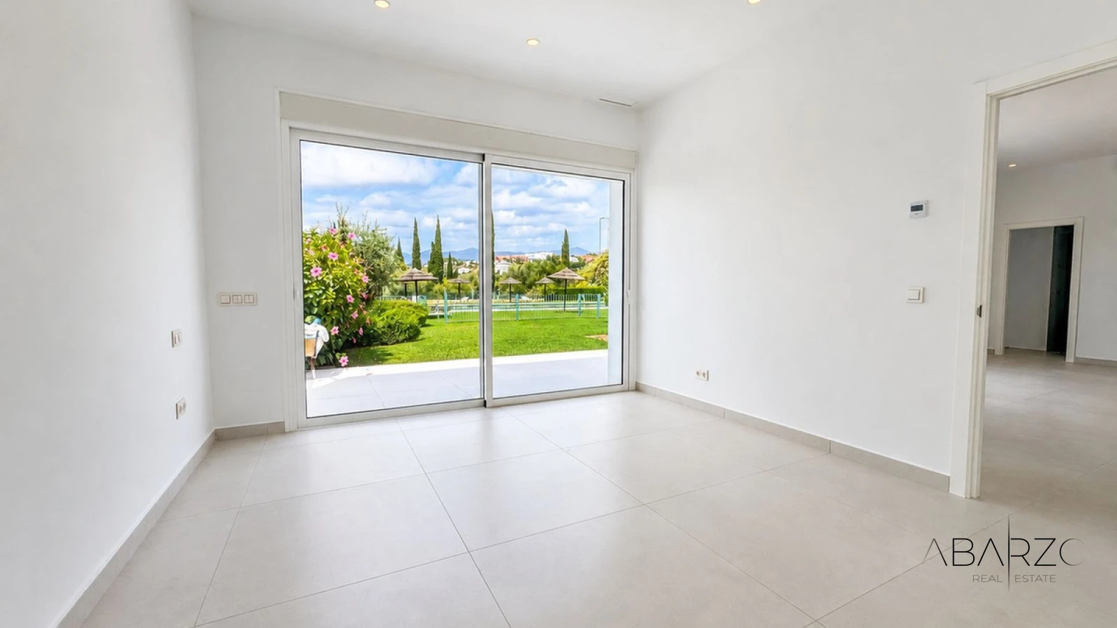 Beautiful renovated 2-bedroom apartment with pool access in El Lago, Los Flamingos, Benahavís — interior, Los Flamingos, Benahavís (8 of 13)