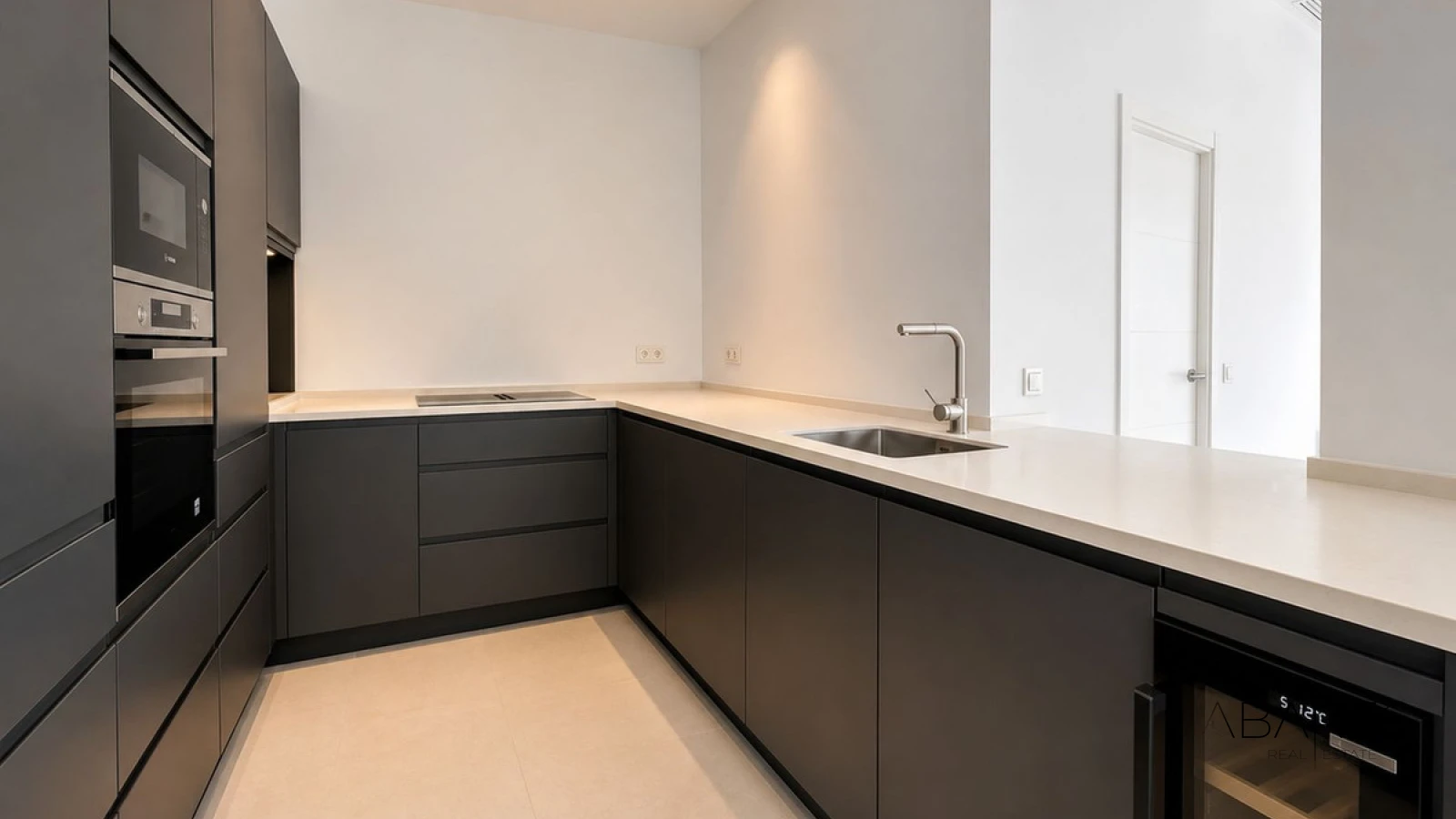 Beautiful renovated 2-bedroom apartment with pool access in El Lago, Los Flamingos, Benahavís — interior, Los Flamingos, Benahavís (5 of 13)