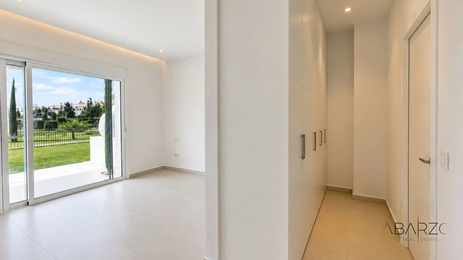 Beautiful renovated 2-bedroom apartment with pool access in El Lago, Los Flamingos, Benahavís — interior, Los Flamingos, Benahavís (3 of 13)