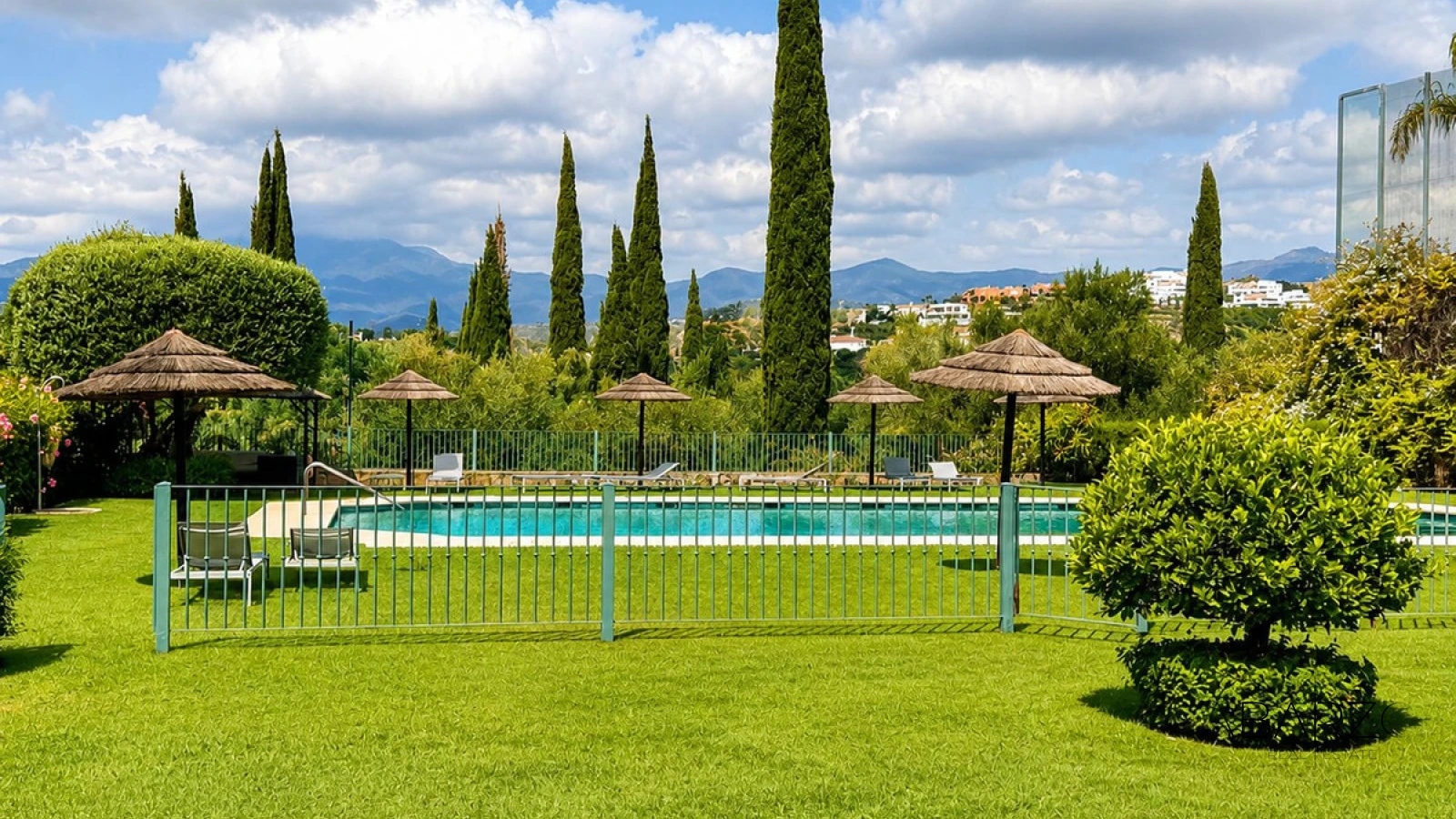 Beautiful renovated 2-bedroom apartment with pool access in El Lago, Los Flamingos, Benahavís — interior, Los Flamingos, Benahavís (4 of 13)