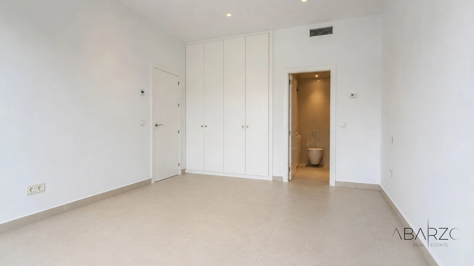 Beautiful renovated 2-bedroom apartment with pool access in El Lago, Los Flamingos, Benahavís — interior, Los Flamingos, Benahavís (9 of 13)