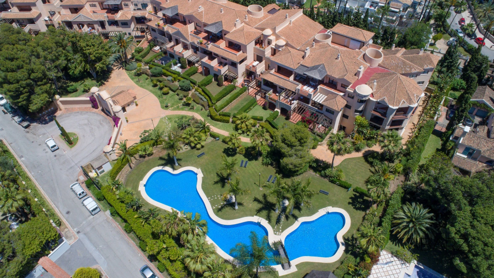 Las Mimosas de Puerto Banús: Spacious 2-Bedroom Garden Apartment near Beach — luxury property for sale in Puerto Banús, Marbella