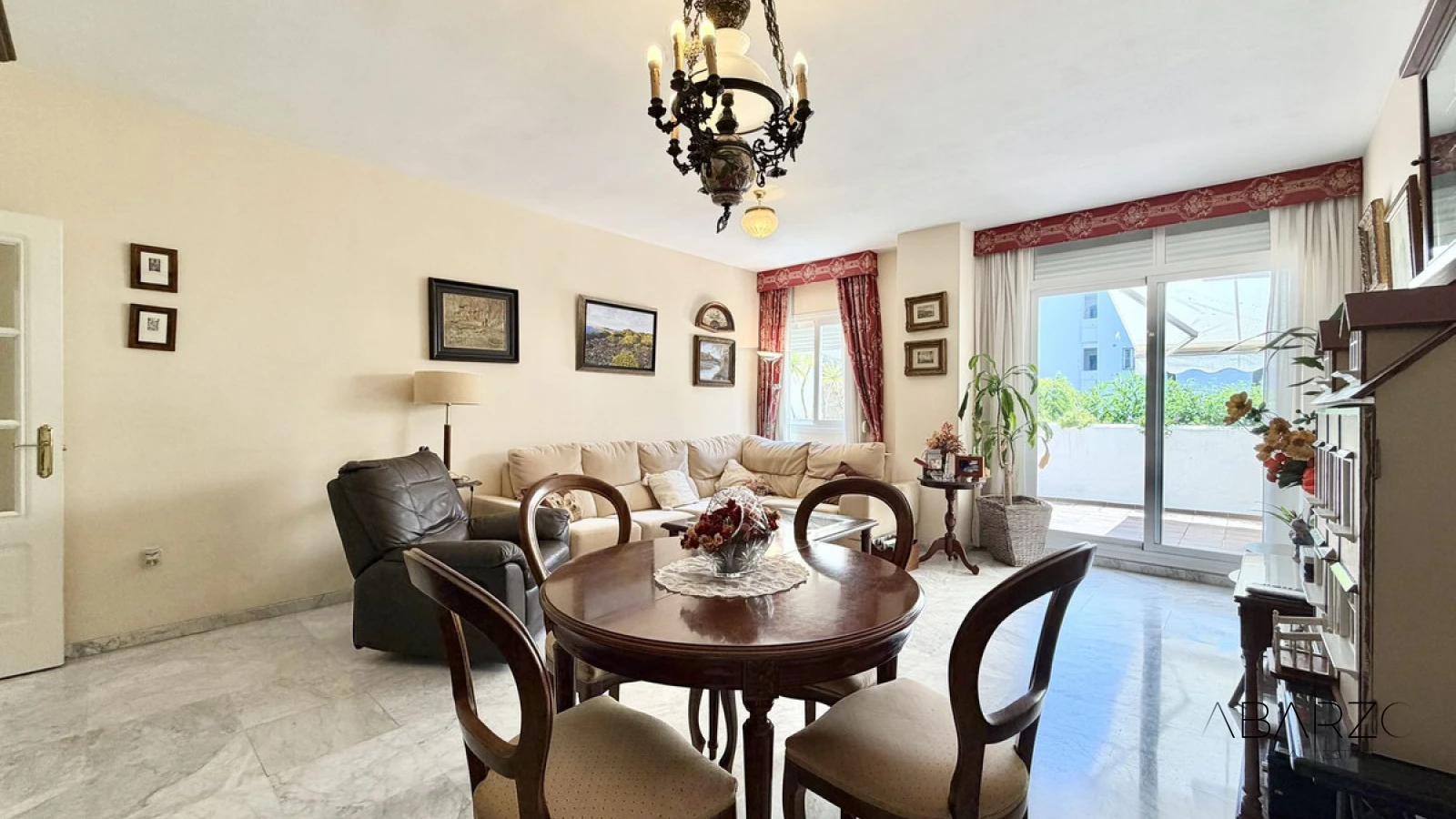 Spacious Ground Floor Apartment on Marbella's Golden Mile Near the Beach — interior, Golden Mile, Marbella (8 of 31)