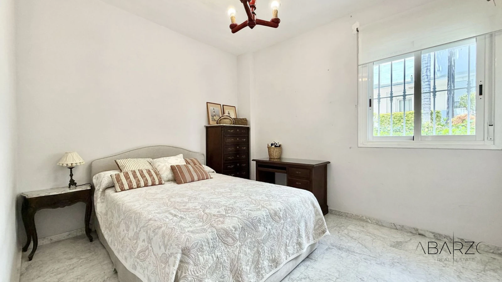 Spacious Ground Floor Apartment on Marbella's Golden Mile Near the Beach — interior, Golden Mile, Marbella (19 of 31)