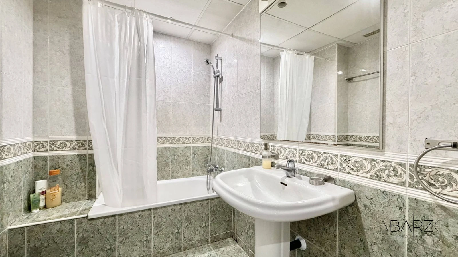 Spacious Ground Floor Apartment on Marbella's Golden Mile Near the Beach — interior, Golden Mile, Marbella (22 of 31)