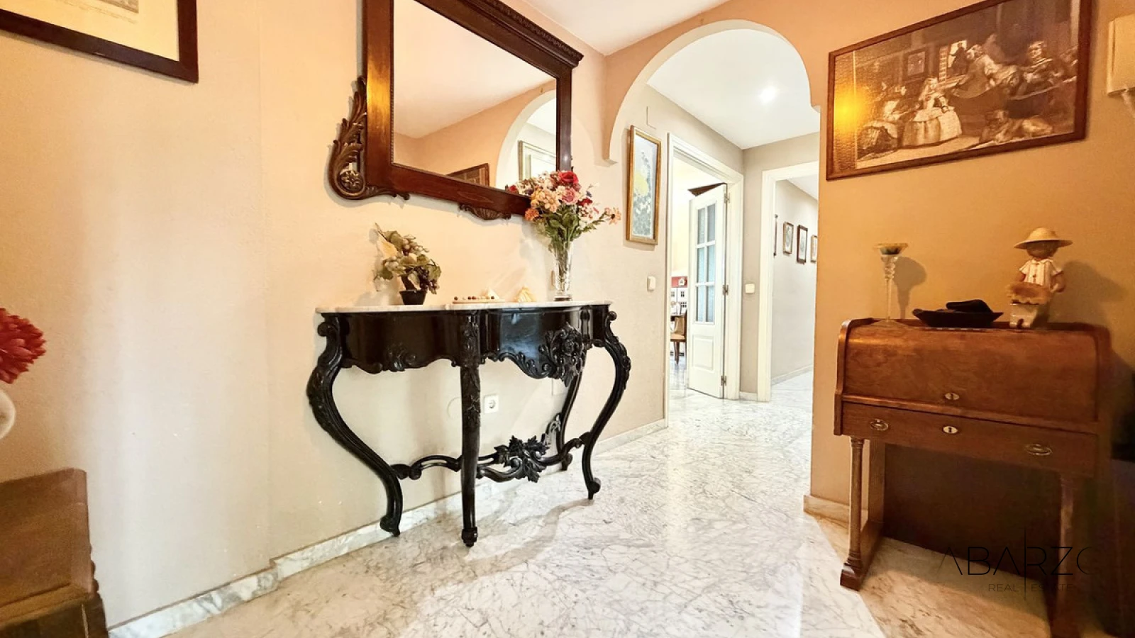 Spacious Ground Floor Apartment on Marbella's Golden Mile Near the Beach — interior, Golden Mile, Marbella (9 of 31)
