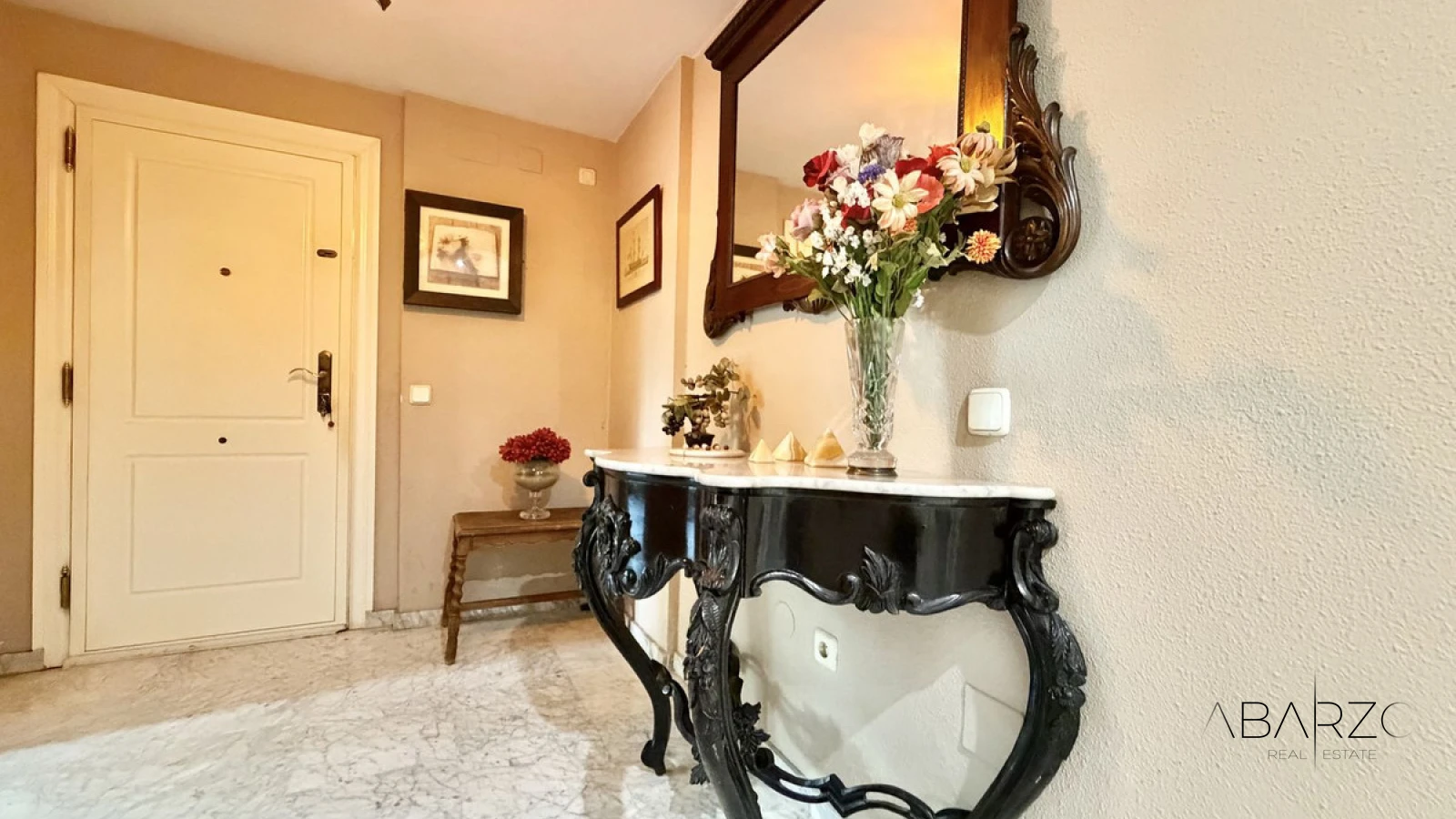 Spacious Ground Floor Apartment on Marbella's Golden Mile Near the Beach — interior, Golden Mile, Marbella (10 of 31)
