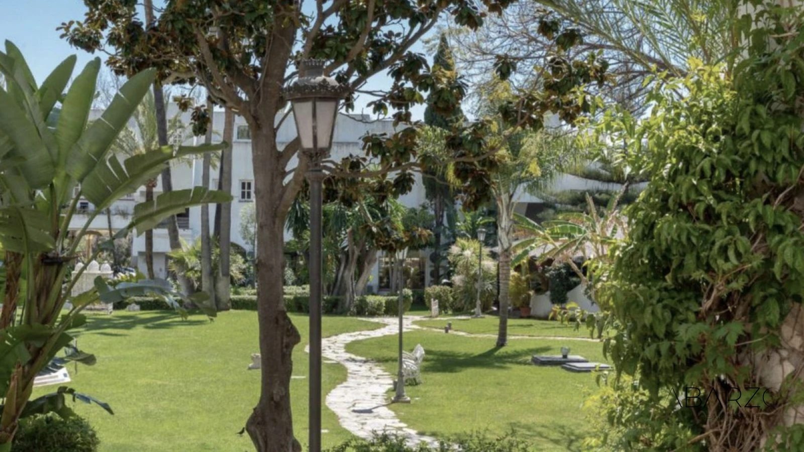 Spacious Ground Floor Apartment on Marbella's Golden Mile Near the Beach — interior, Golden Mile, Marbella (31 of 31)