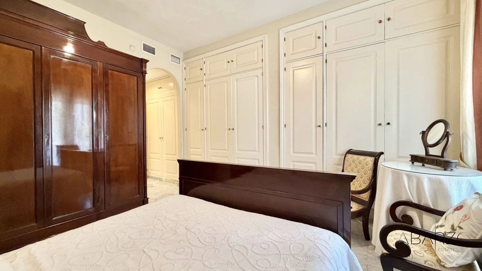 Spacious Ground Floor Apartment on Marbella's Golden Mile Near the Beach — interior, Golden Mile, Marbella (17 of 31)