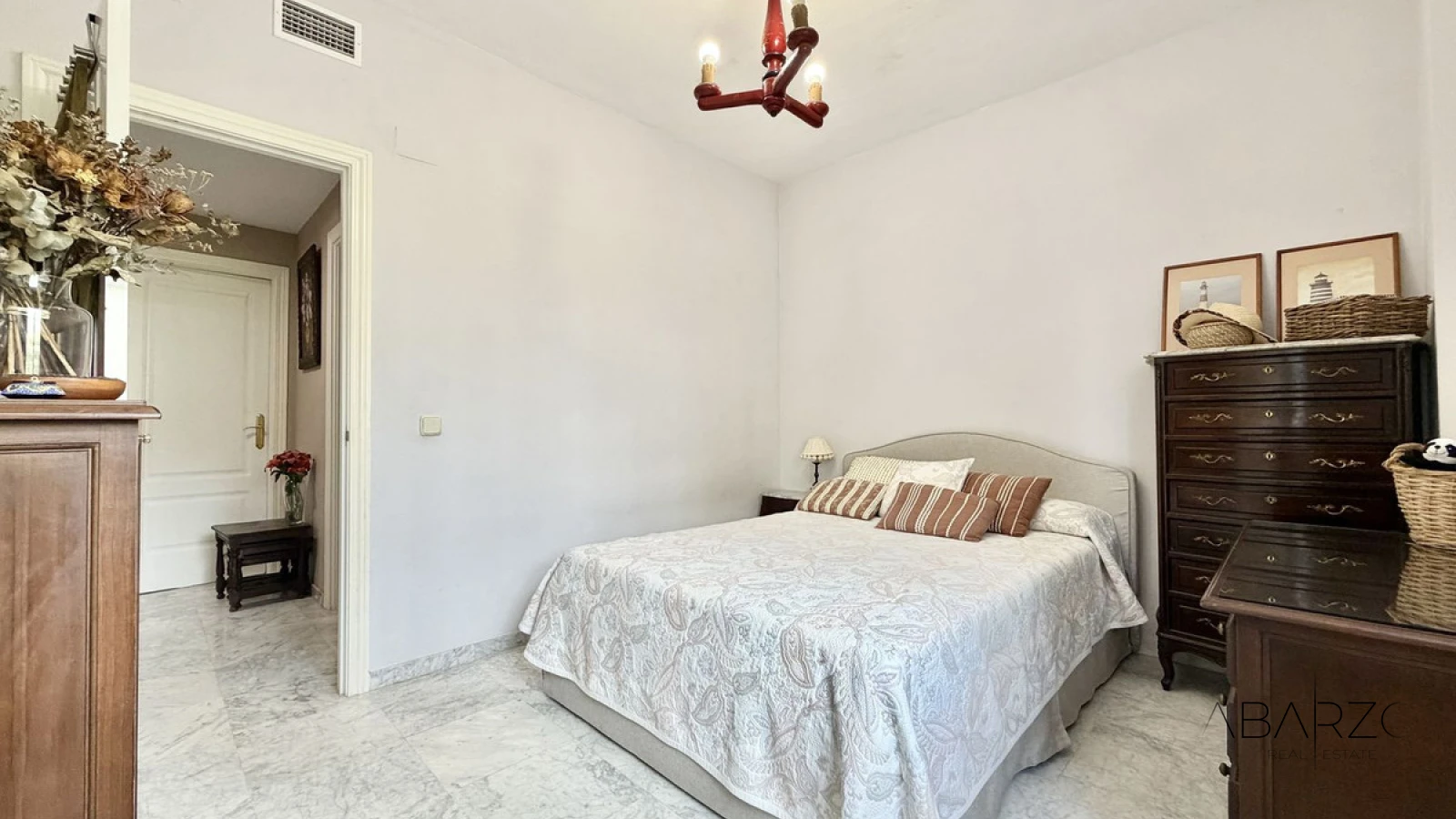 Spacious Ground Floor Apartment on Marbella's Golden Mile Near the Beach — interior, Golden Mile, Marbella (21 of 31)