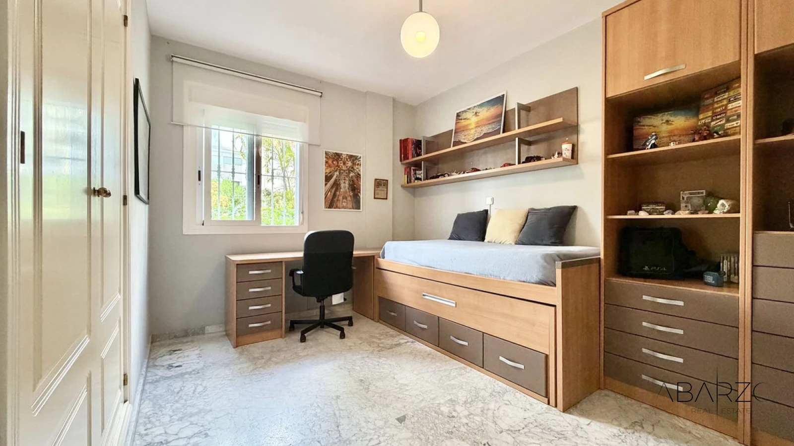 Spacious Ground Floor Apartment on Marbella's Golden Mile Near the Beach — interior, Golden Mile, Marbella (24 of 31)