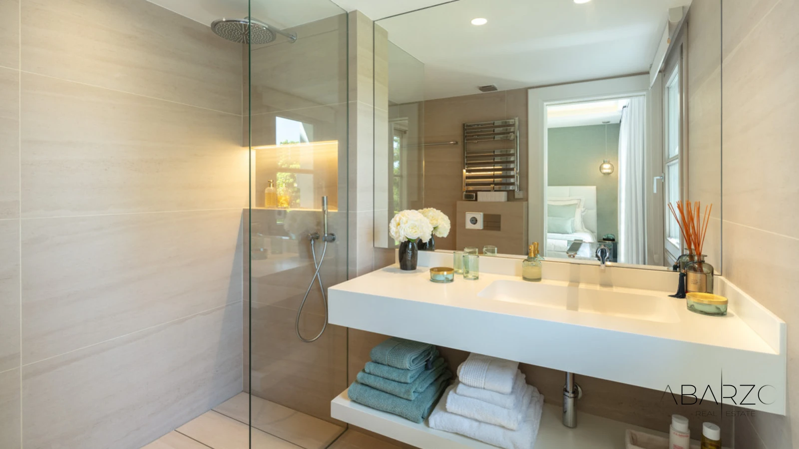 Luxurious villa in Marbella's Aloha Golf Valley with front-line golf views and guest house — interior, Nueva Andalucía, Marbella (29 of 49)