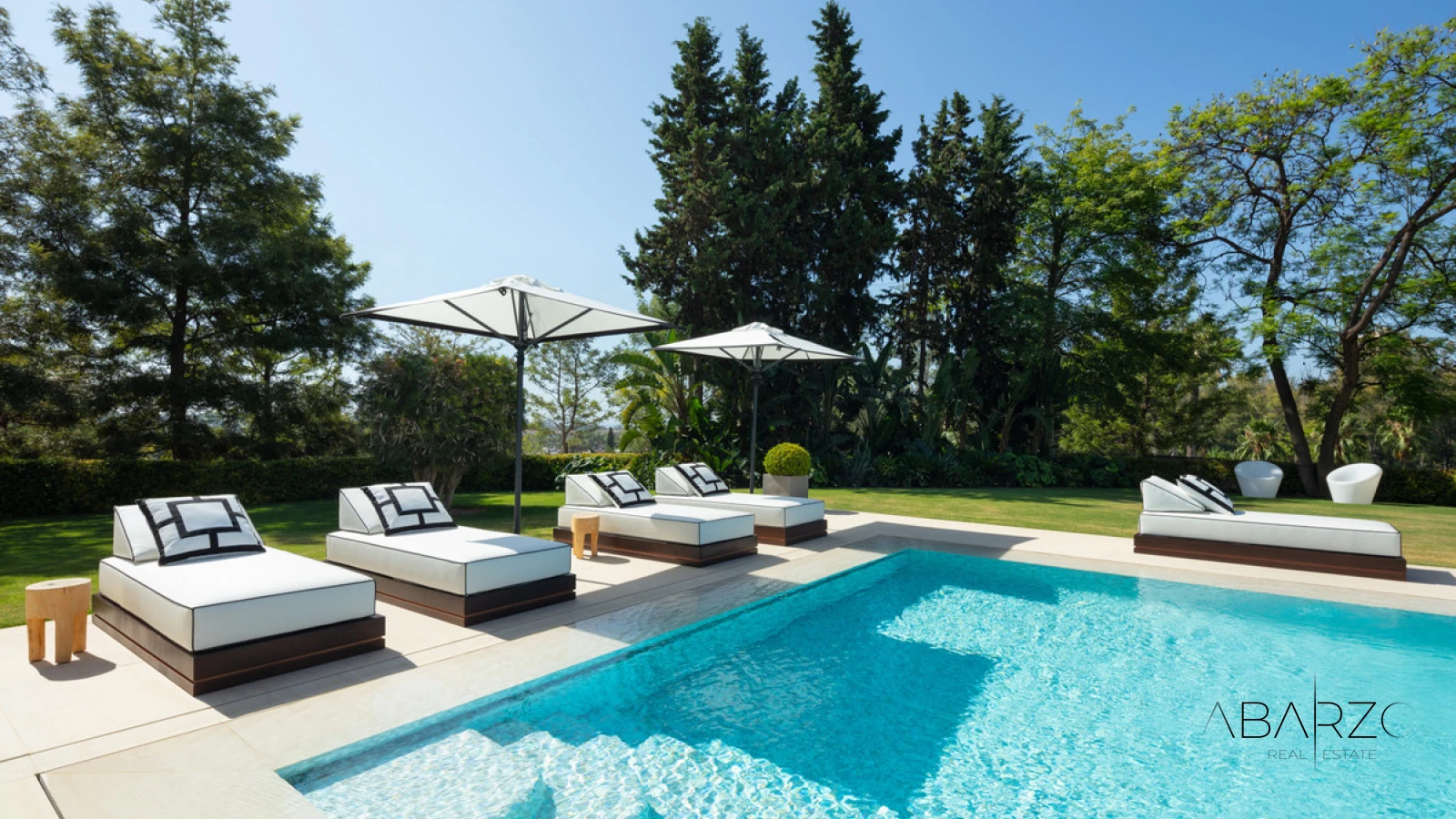 Luxurious villa in Marbella's Aloha Golf Valley with front-line golf views and guest house — interior, Nueva Andalucía, Marbella (41 of 49)