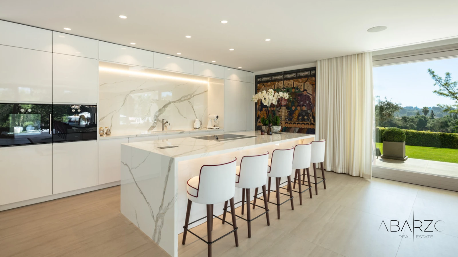 Luxurious villa in Marbella's Aloha Golf Valley with front-line golf views and guest house — interior, Nueva Andalucía, Marbella (48 of 49)