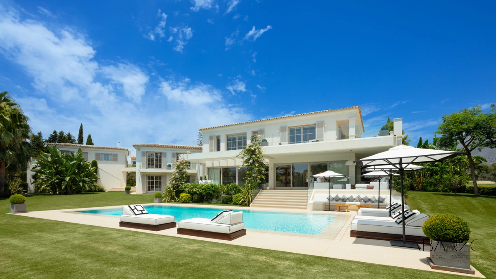 Luxurious villa in Marbella's Aloha Golf Valley with front-line golf views and guest house — interior, Nueva Andalucía, Marbella (2 of 49)