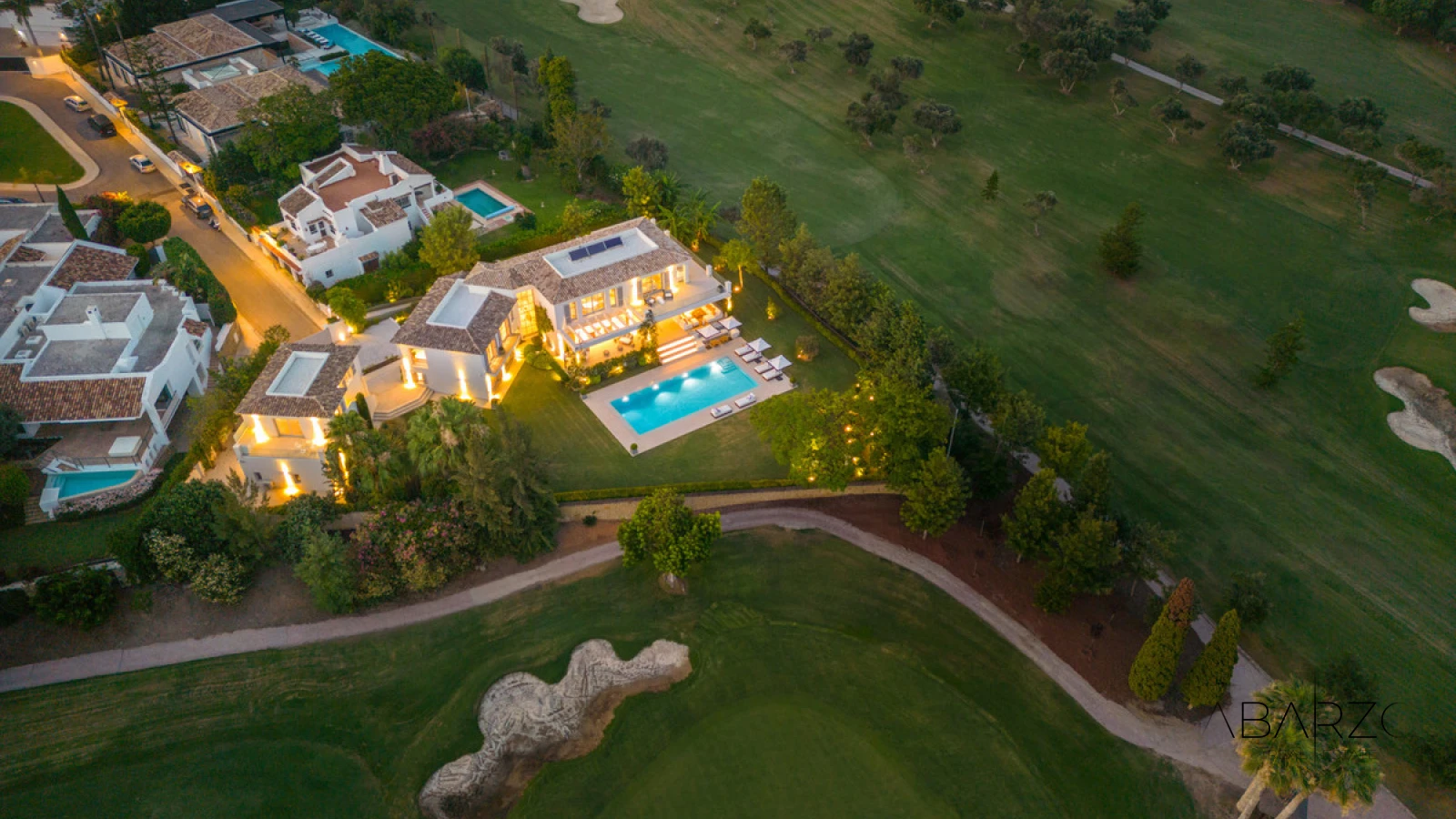 Luxurious villa in Marbella's Aloha Golf Valley with front-line golf views and guest house — interior, Nueva Andalucía, Marbella (40 of 49)
