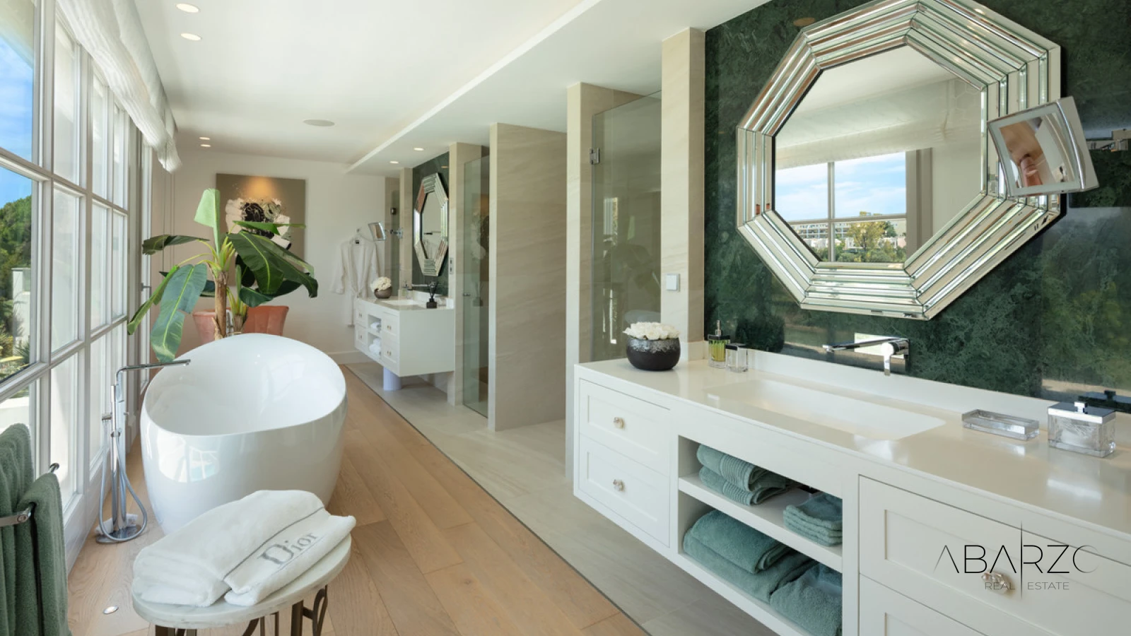 Luxurious villa in Marbella's Aloha Golf Valley with front-line golf views and guest house — interior, Nueva Andalucía, Marbella (19 of 49)