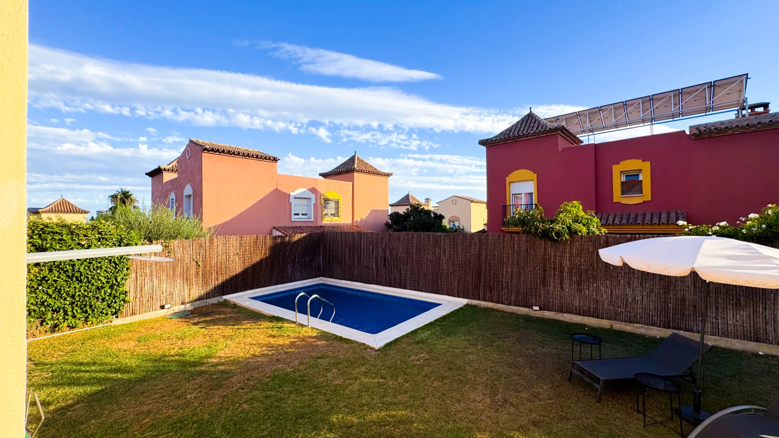 Semi-detached house in Río Real, Marbella with private pool and landscaped garden — interior, Marbella East, Marbella (2 of 67)