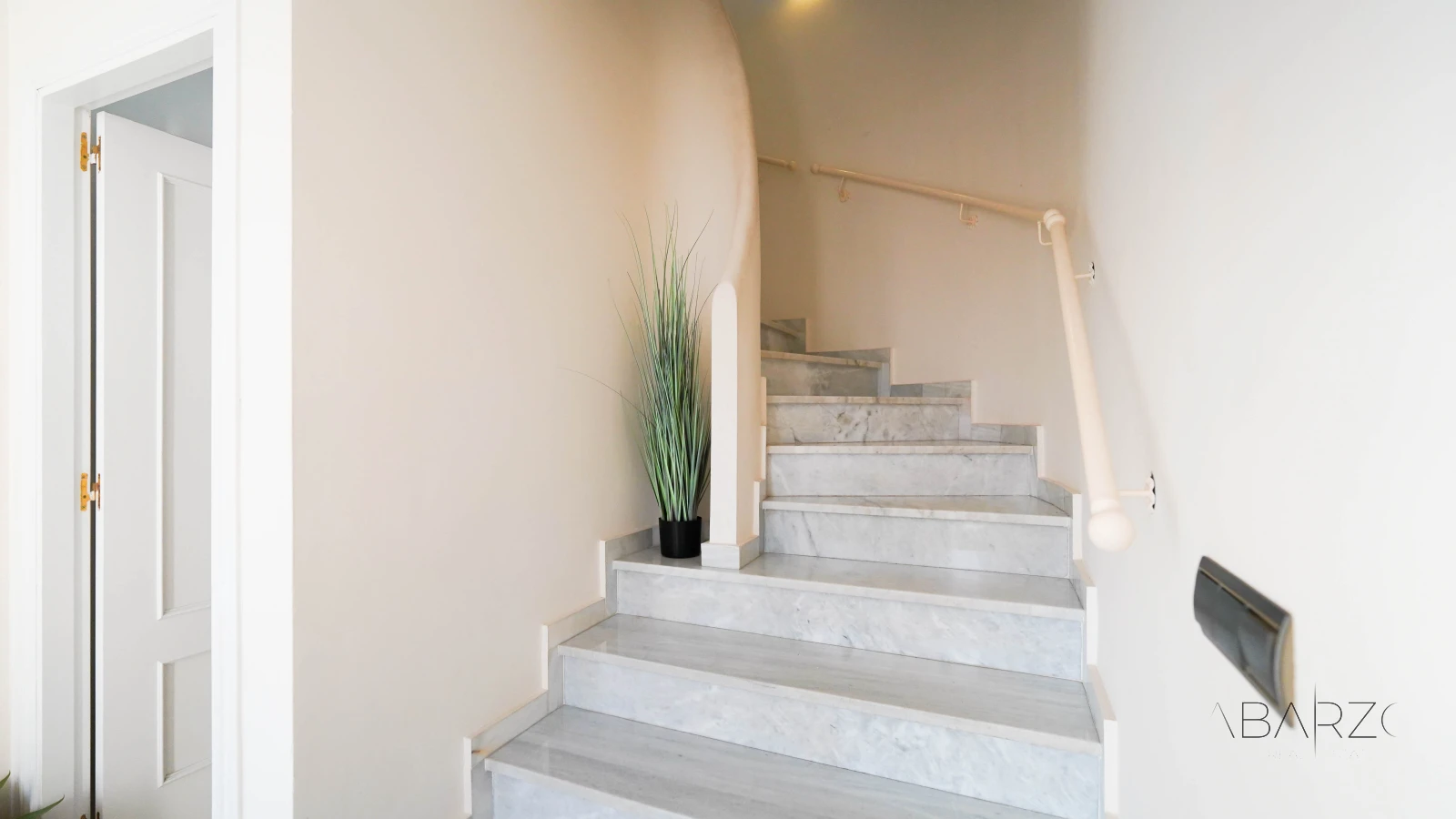 Semi-detached house in Río Real, Marbella with private pool and landscaped garden — interior, Marbella East, Marbella (22 of 67)