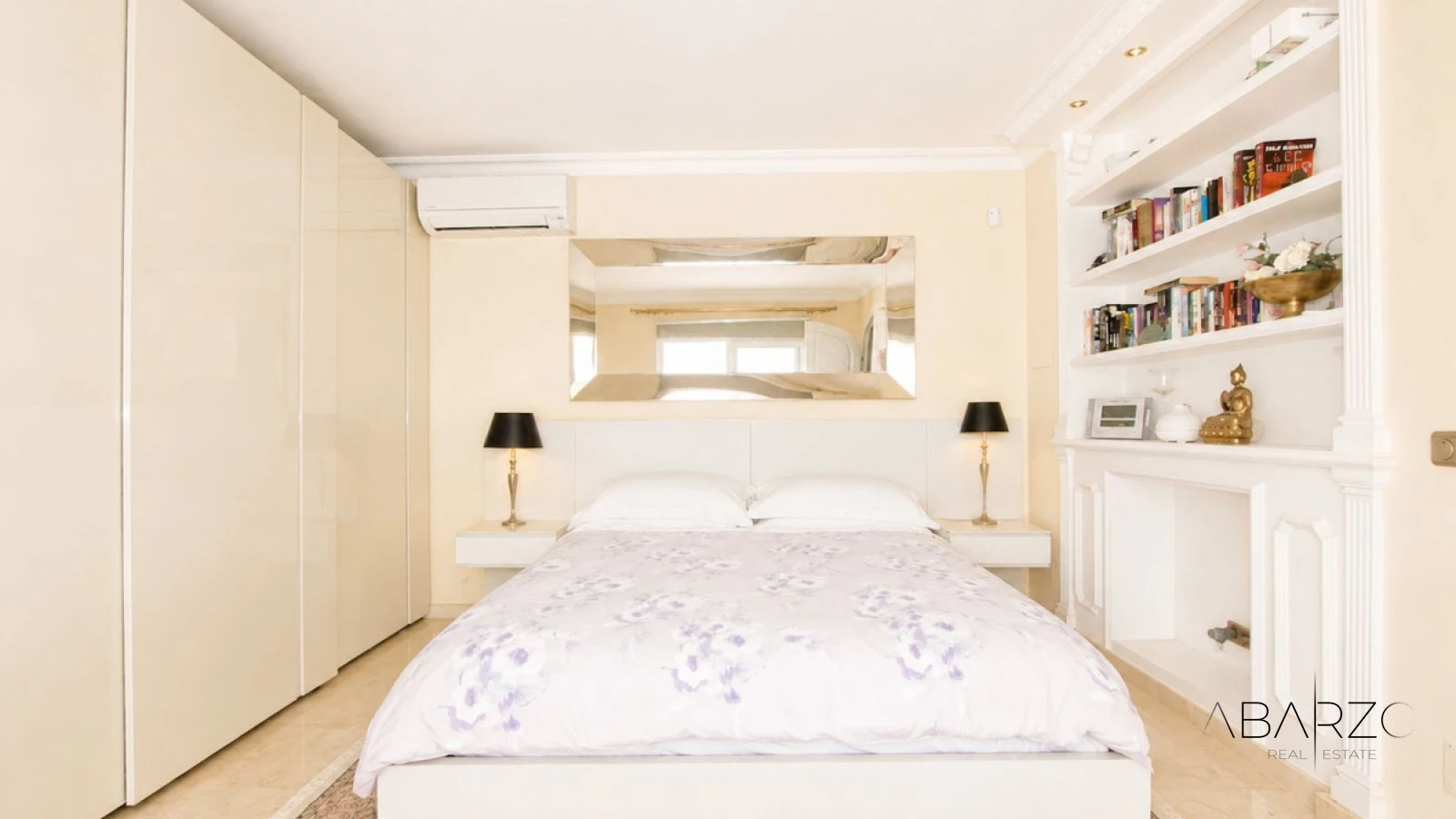Villa de cuatro dormitorios con cocina exterior y planta de invitados en Elviria, Marbella — interior, Marbella East, Marbella (27 of 49)