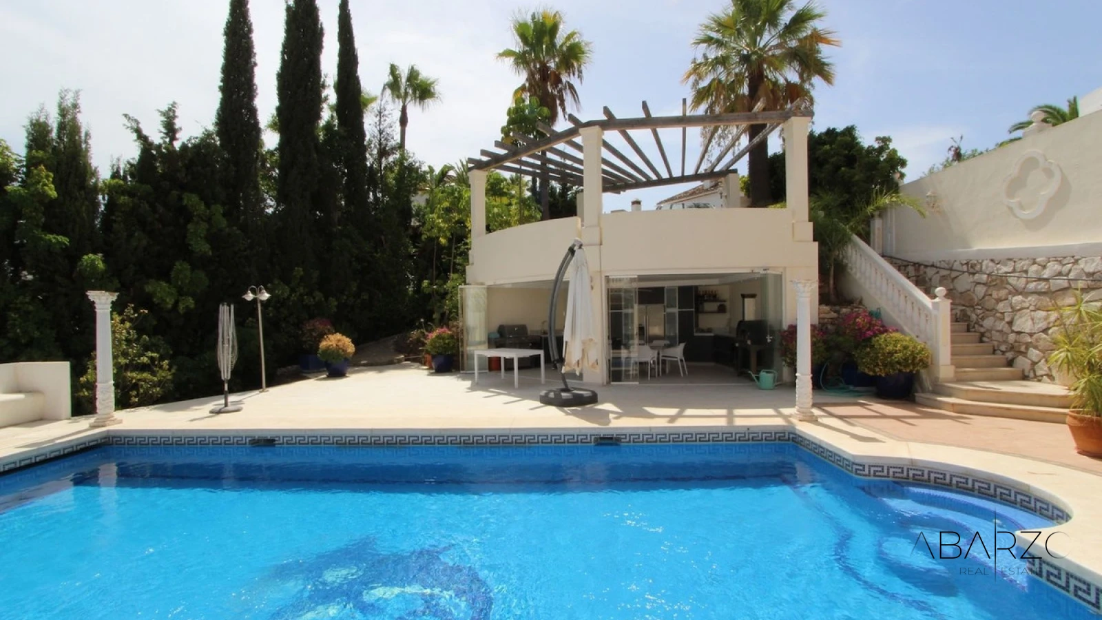 Villa de cuatro dormitorios con cocina exterior y planta de invitados en Elviria, Marbella — interior, Marbella East, Marbella (31 of 49)