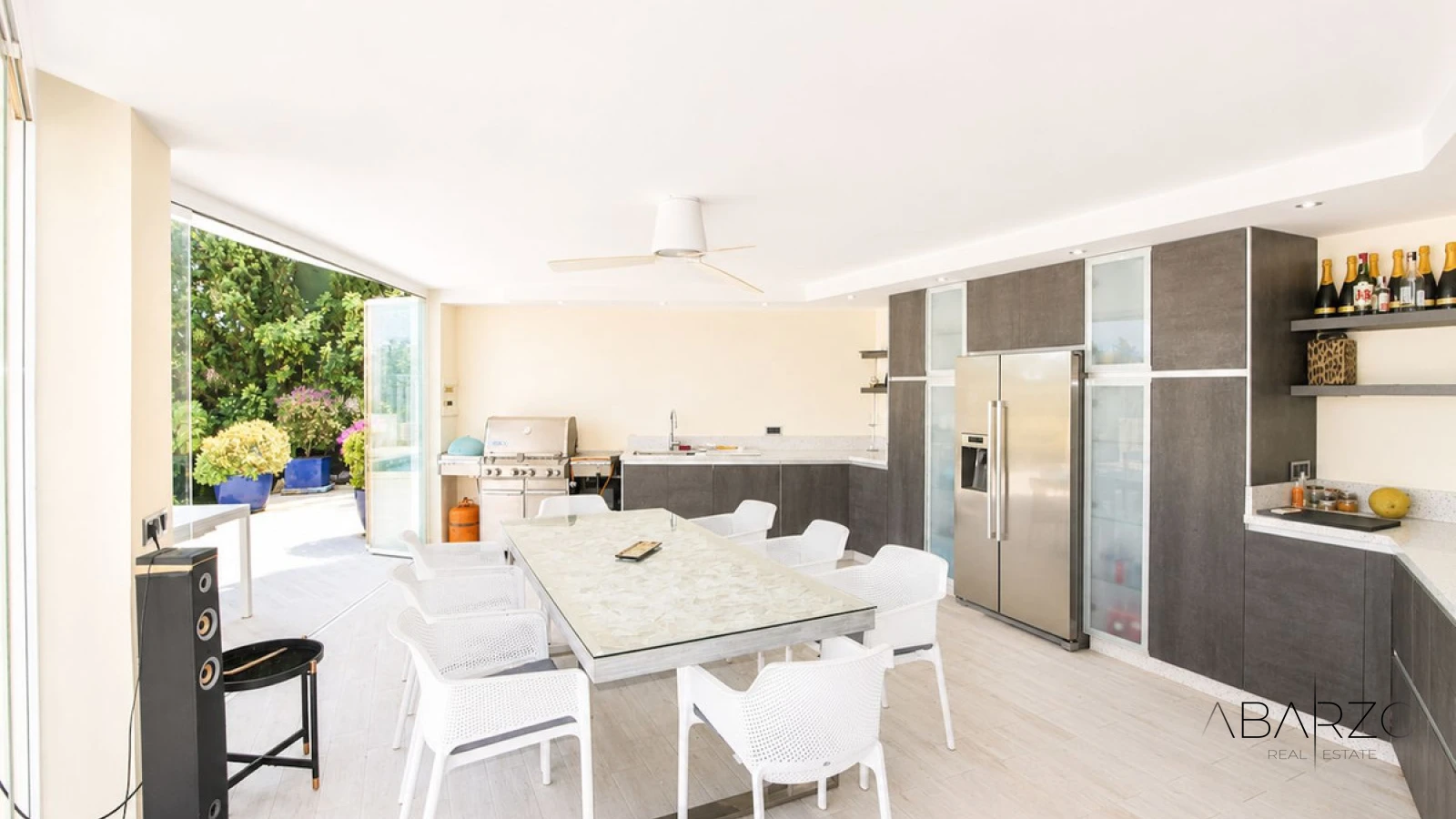 Villa de cuatro dormitorios con cocina exterior y planta de invitados en Elviria, Marbella — interior, Marbella East, Marbella (36 of 49)