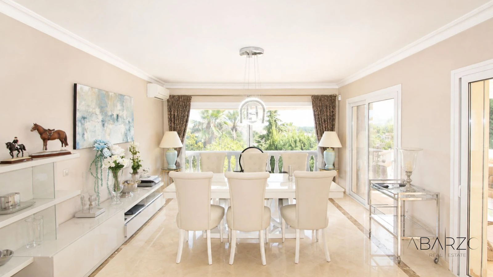 Villa de cuatro dormitorios con cocina exterior y planta de invitados en Elviria, Marbella — interior, Marbella East, Marbella (7 of 49)