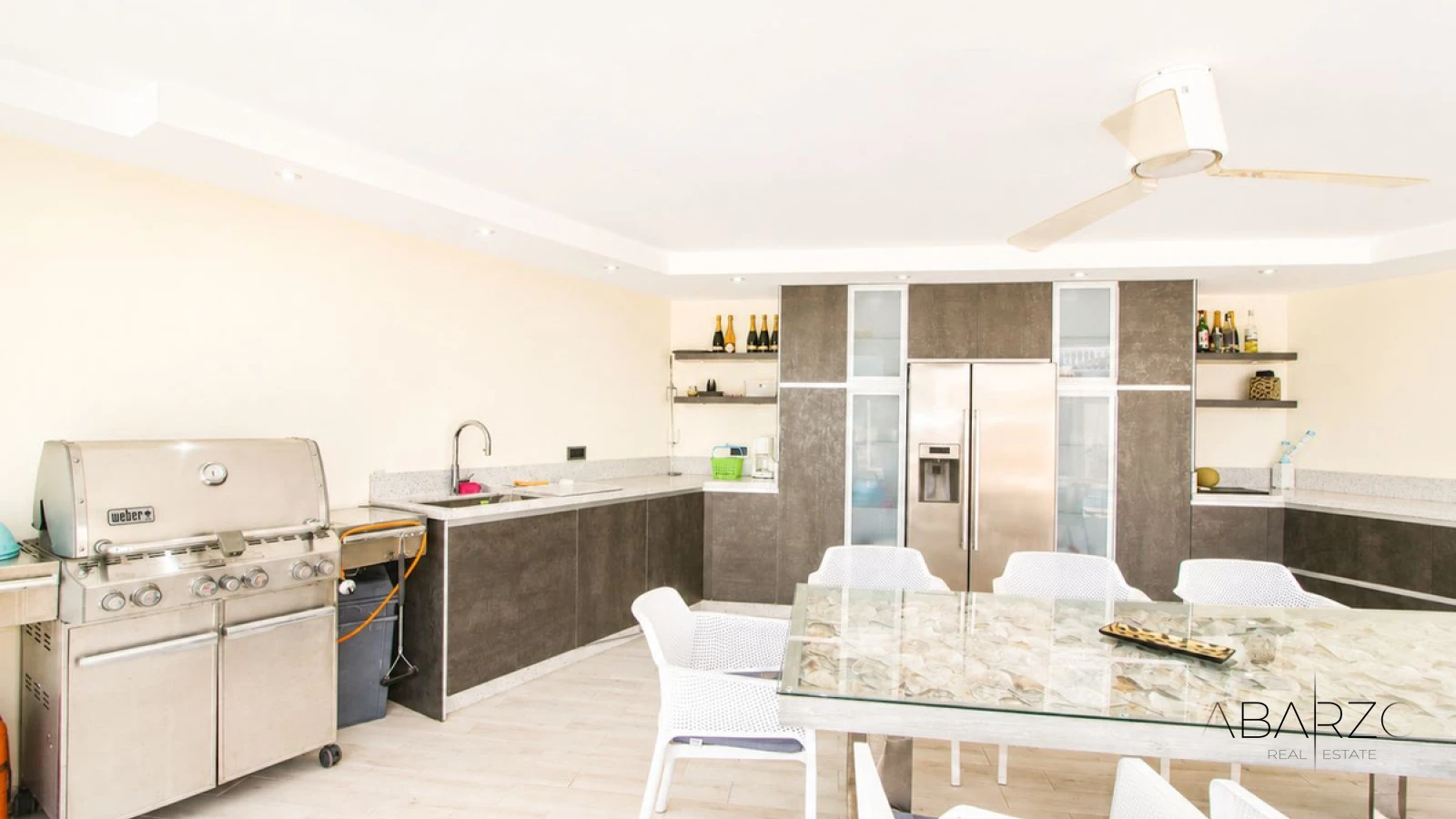 Villa de cuatro dormitorios con cocina exterior y planta de invitados en Elviria, Marbella — interior, Marbella East, Marbella (33 of 49)