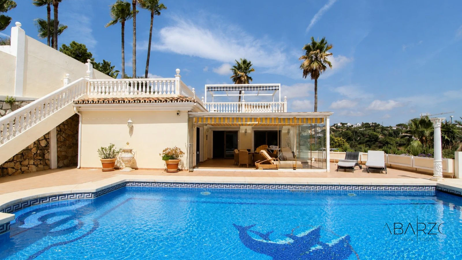 Villa de cuatro dormitorios con cocina exterior y planta de invitados en Elviria, Marbella — interior, Marbella East, Marbella (24 of 49)