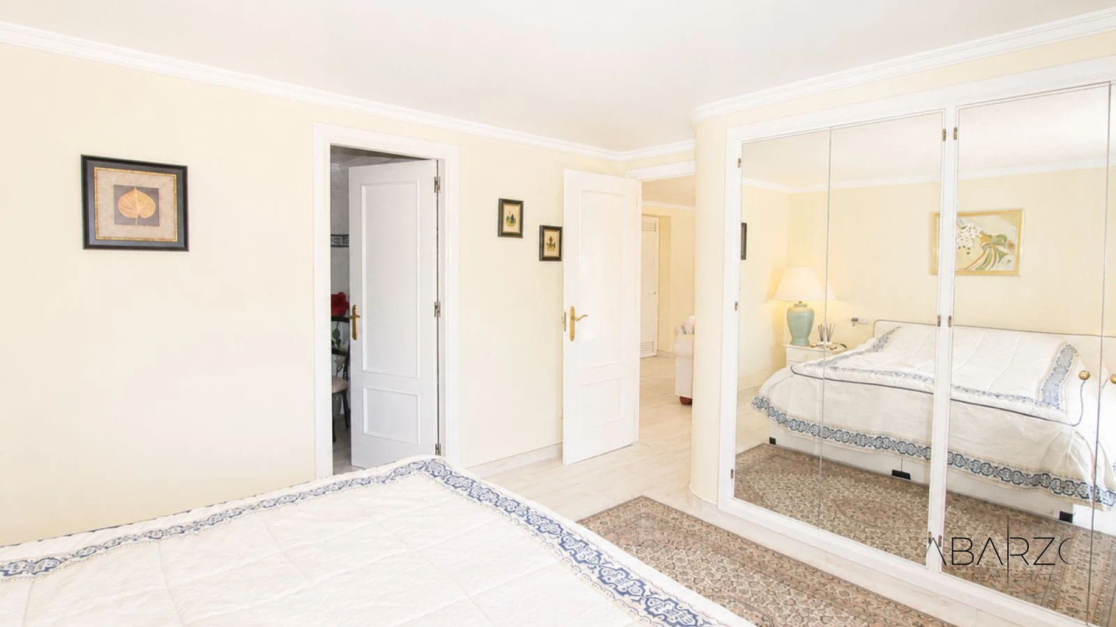 Villa de cuatro dormitorios con cocina exterior y planta de invitados en Elviria, Marbella — interior, Marbella East, Marbella (48 of 49)