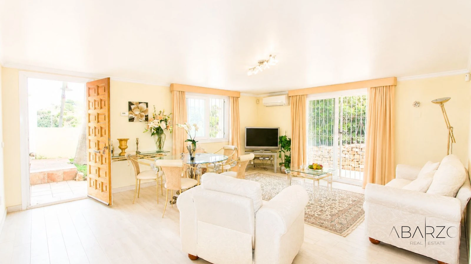 Villa de cuatro dormitorios con cocina exterior y planta de invitados en Elviria, Marbella — interior, Marbella East, Marbella (40 of 49)
