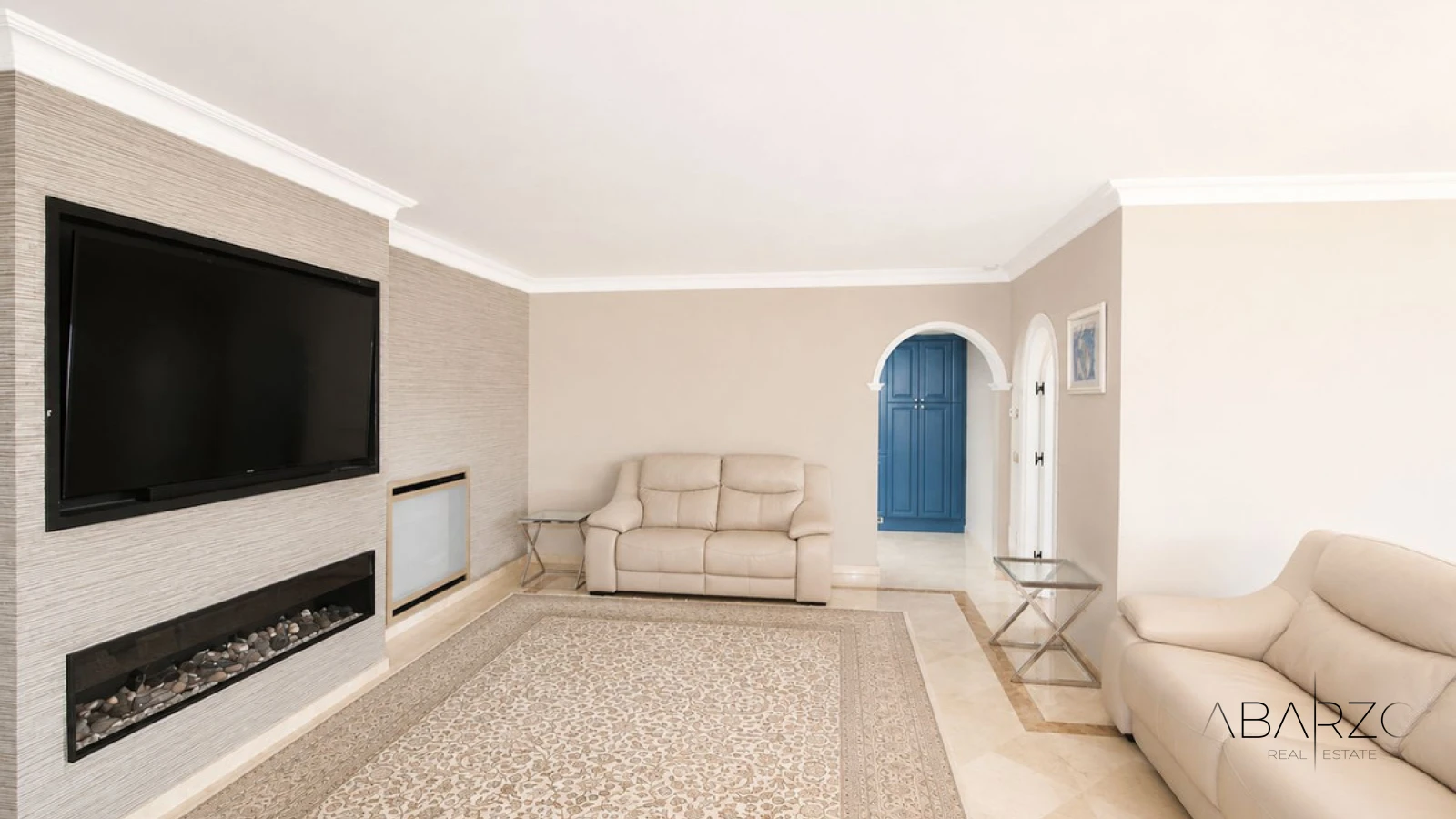 Villa de cuatro dormitorios con cocina exterior y planta de invitados en Elviria, Marbella — interior, Marbella East, Marbella (13 of 49)