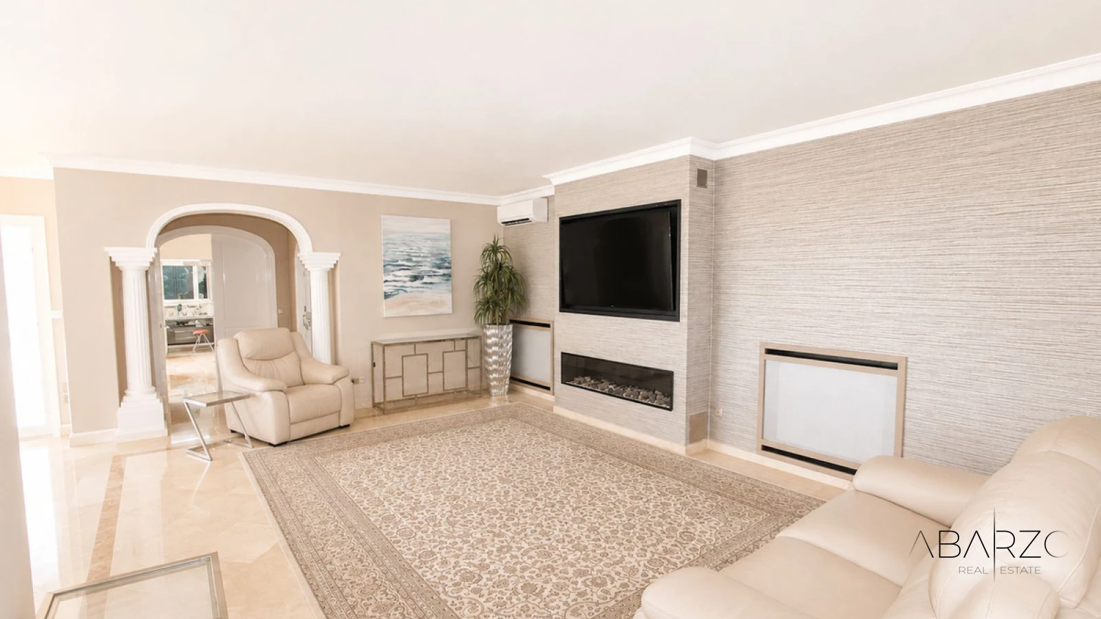 Villa de cuatro dormitorios con cocina exterior y planta de invitados en Elviria, Marbella — interior, Marbella East, Marbella (6 of 49)