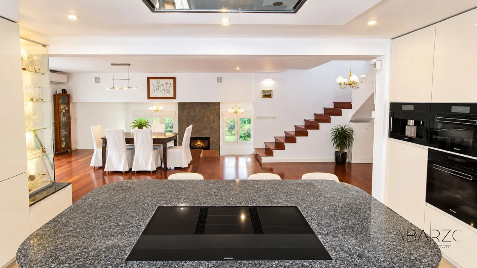 Villa reformada de tres dormitorios en Ricmar, El Rosario, Marbella — andando a la playa — interior, Marbella East, Marbella (8 of 32)
