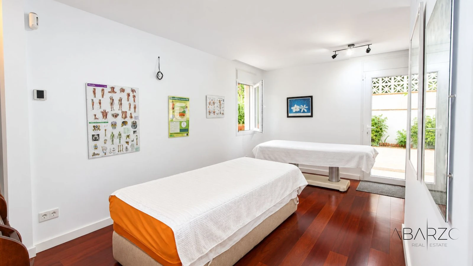 Villa reformada de tres dormitorios en Ricmar, El Rosario, Marbella — andando a la playa — interior, Marbella East, Marbella (17 of 32)