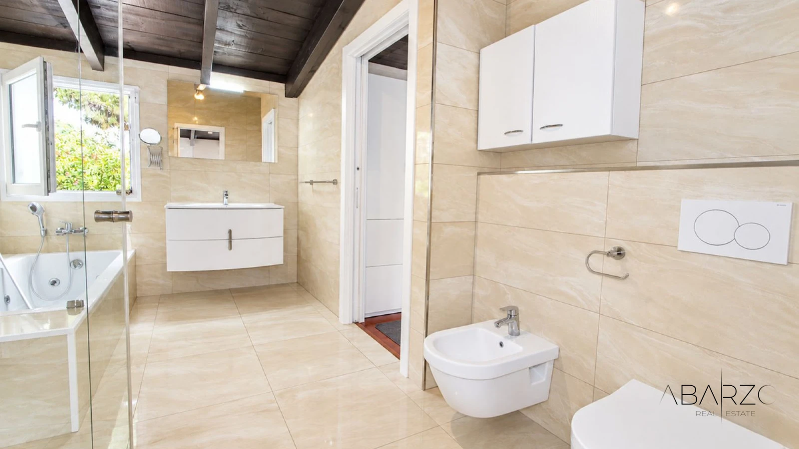 Villa reformada de tres dormitorios en Ricmar, El Rosario, Marbella — andando a la playa — interior, Marbella East, Marbella (26 of 32)