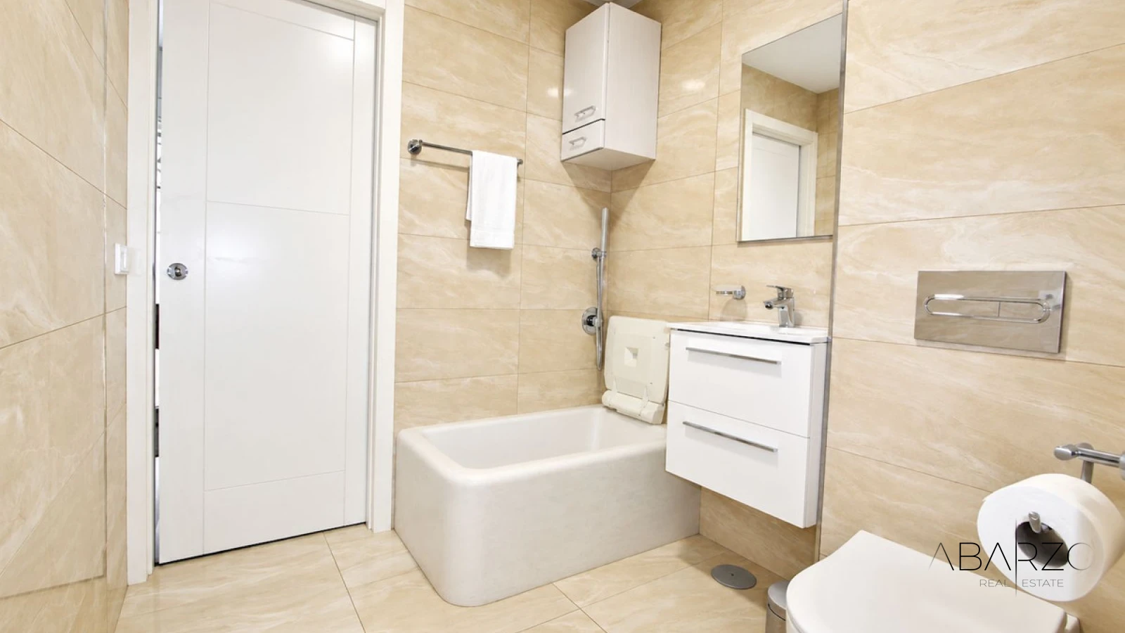 Villa reformada de tres dormitorios en Ricmar, El Rosario, Marbella — andando a la playa — interior, Marbella East, Marbella (15 of 32)