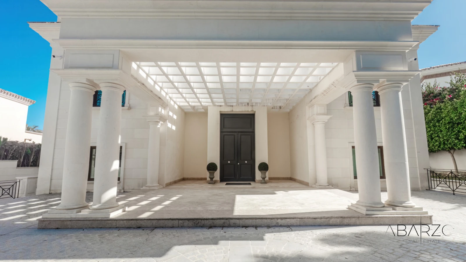 Exclusive Villa in Sierra Blanca Marbella with Sea Views and Heated Pool — interior, Golden Mile, Marbella (3 of 36)