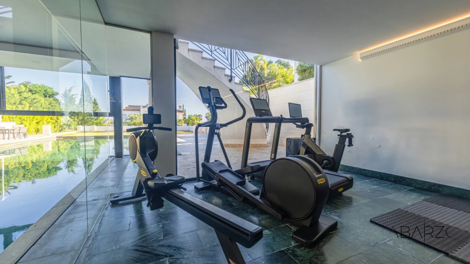 Exclusive Villa in Sierra Blanca Marbella with Sea Views and Heated Pool — interior, Golden Mile, Marbella (19 of 36)