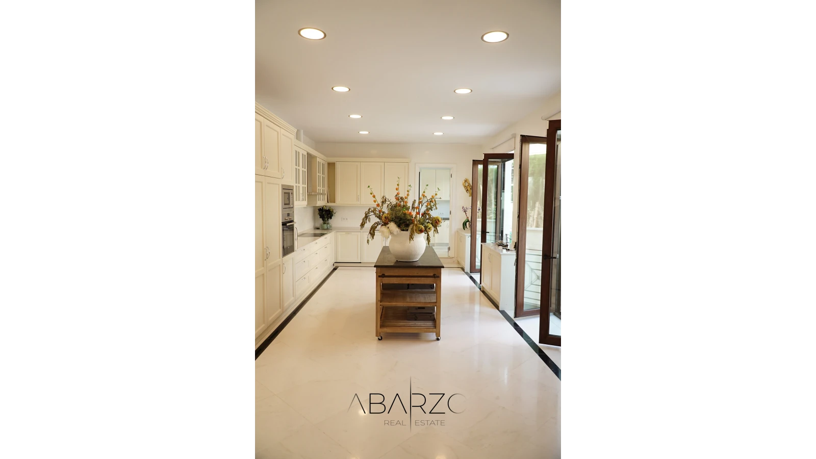Exclusive Villa in Sierra Blanca Marbella with Sea Views and Heated Pool — interior, Golden Mile, Marbella (12 of 36)