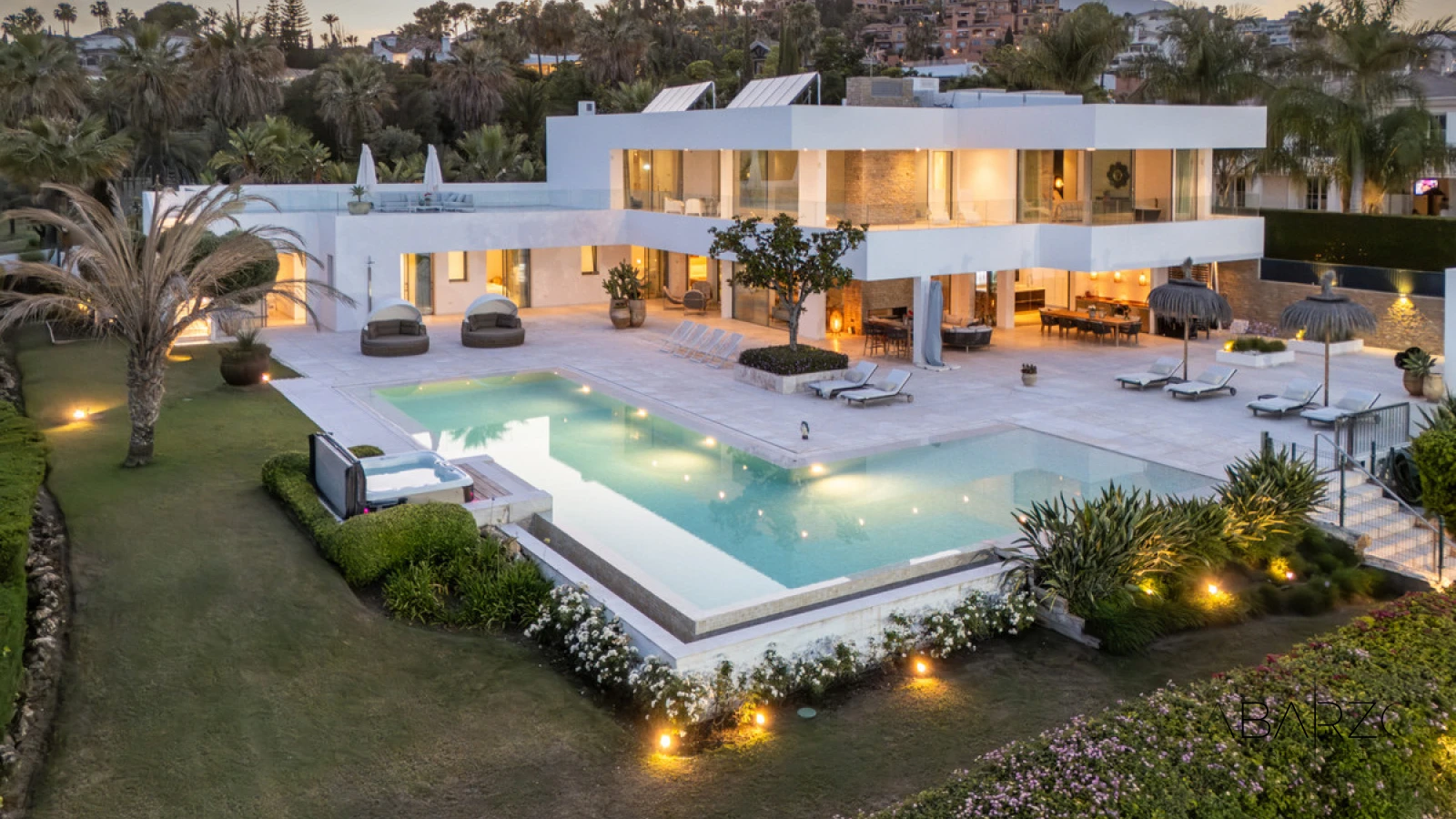 Villa in La Cerquilla, Nueva Andalucía with Panoramic Views and Private Tennis Court — luxury property for sale in Nueva Andalucía, Marbella